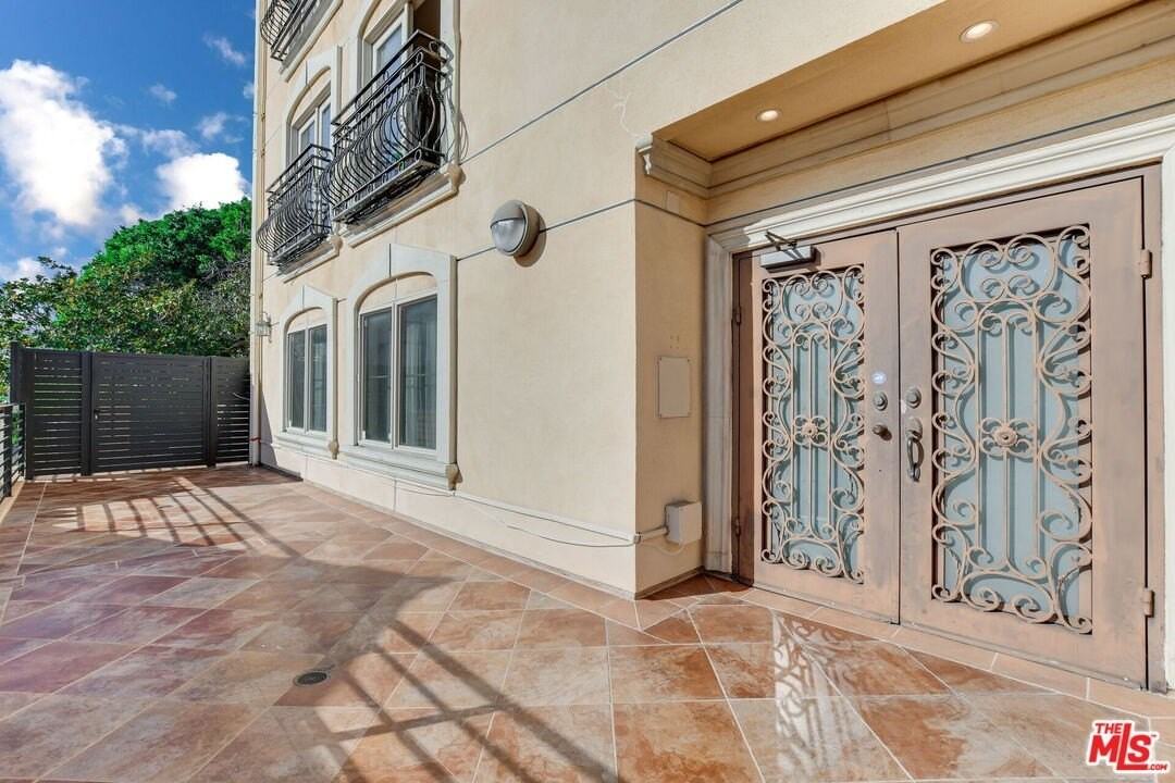 918 S Wooster St Apt 1 #1 - Photo 3 of 39