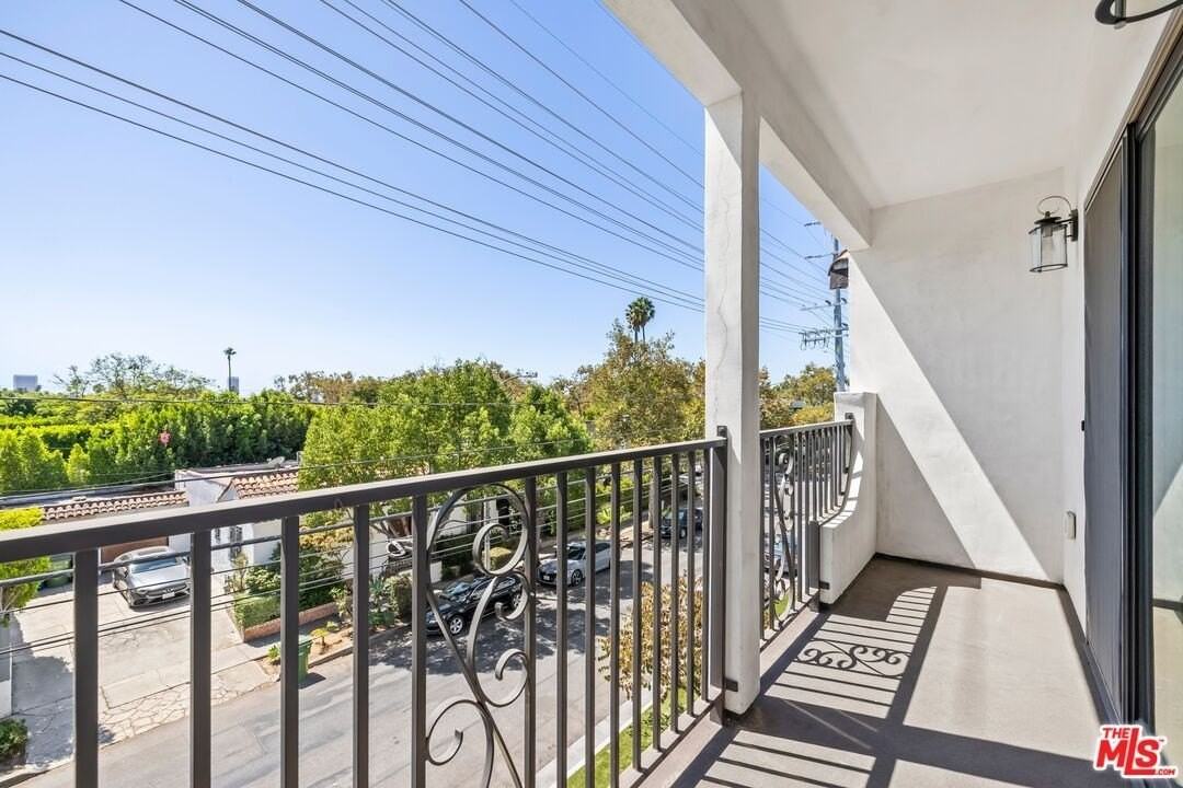 7365 Waring Avenue - Photo 5 of 20