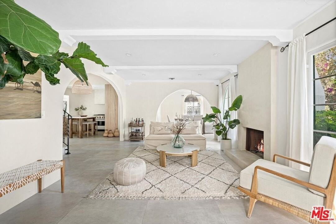 4267 Murietta Ave - Photo 3 of 14