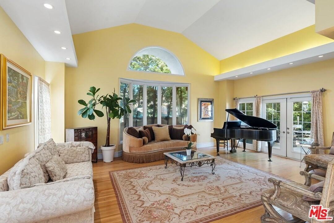 2202 West San Vicente Boulevard - Photo 3 of 19