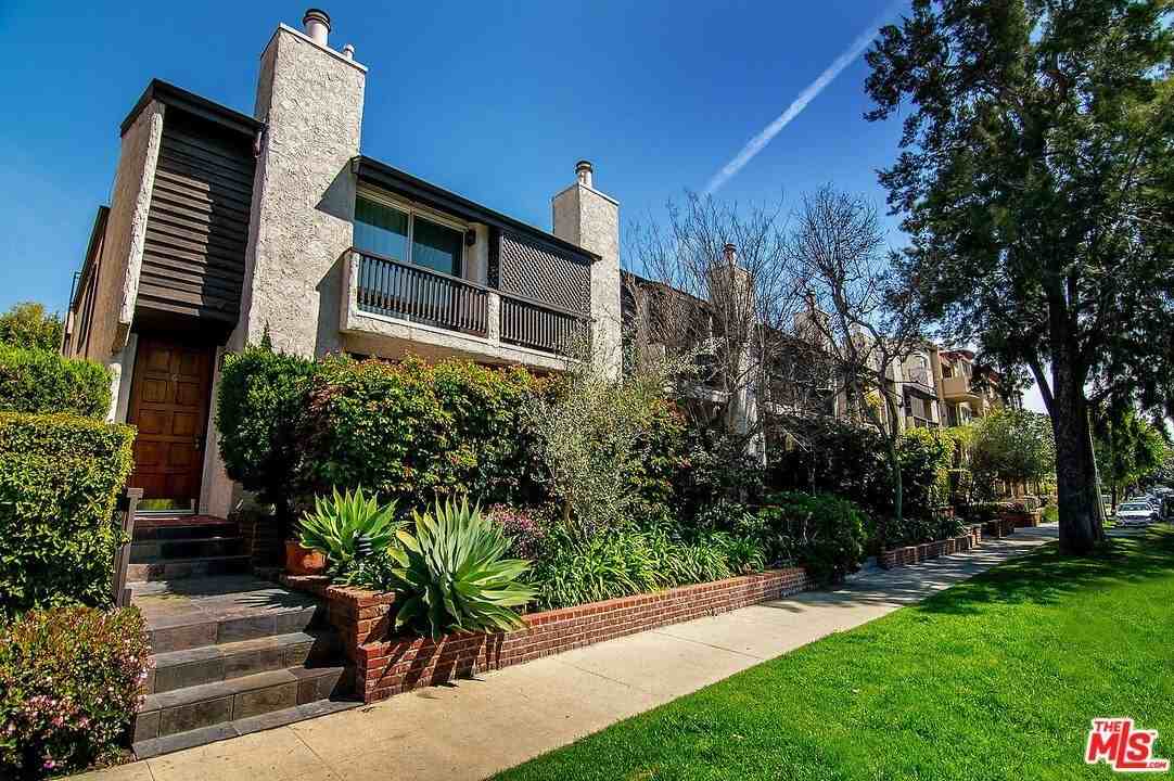 2216 S Bentley Ave Apt 10 #10