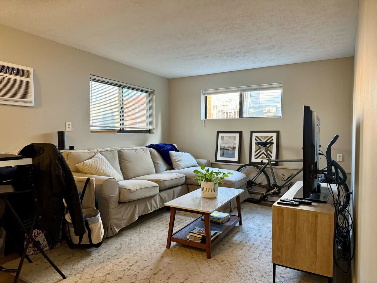 70 Lawrence St - Photo 3 of 9