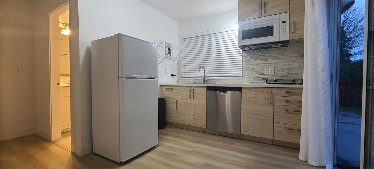 1915 159A Street - Photo 4 of 13