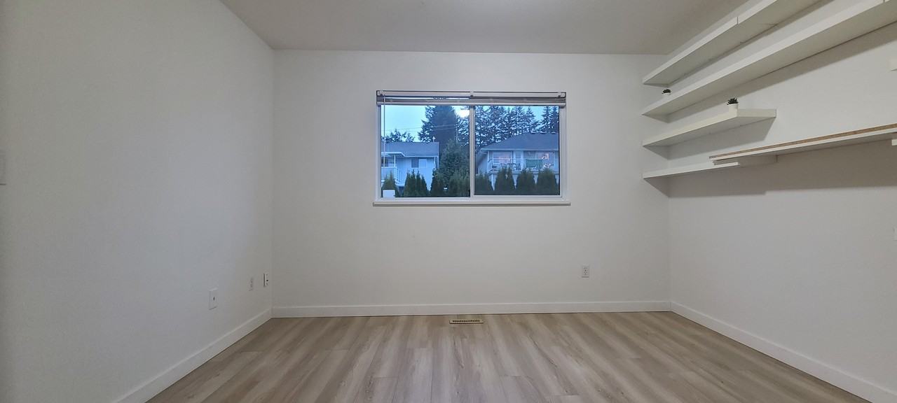 1915 159A Street - Photo 7 of 13