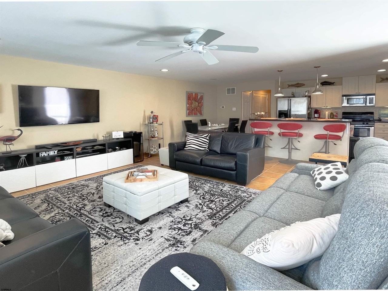 111 N Washington Ave #B - Photo 2 of 20