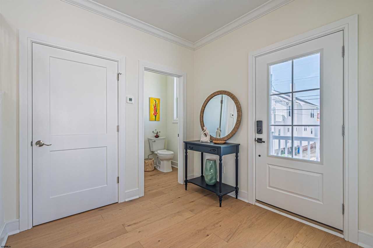 111 N Belmont Ave - Photo 4 of 50