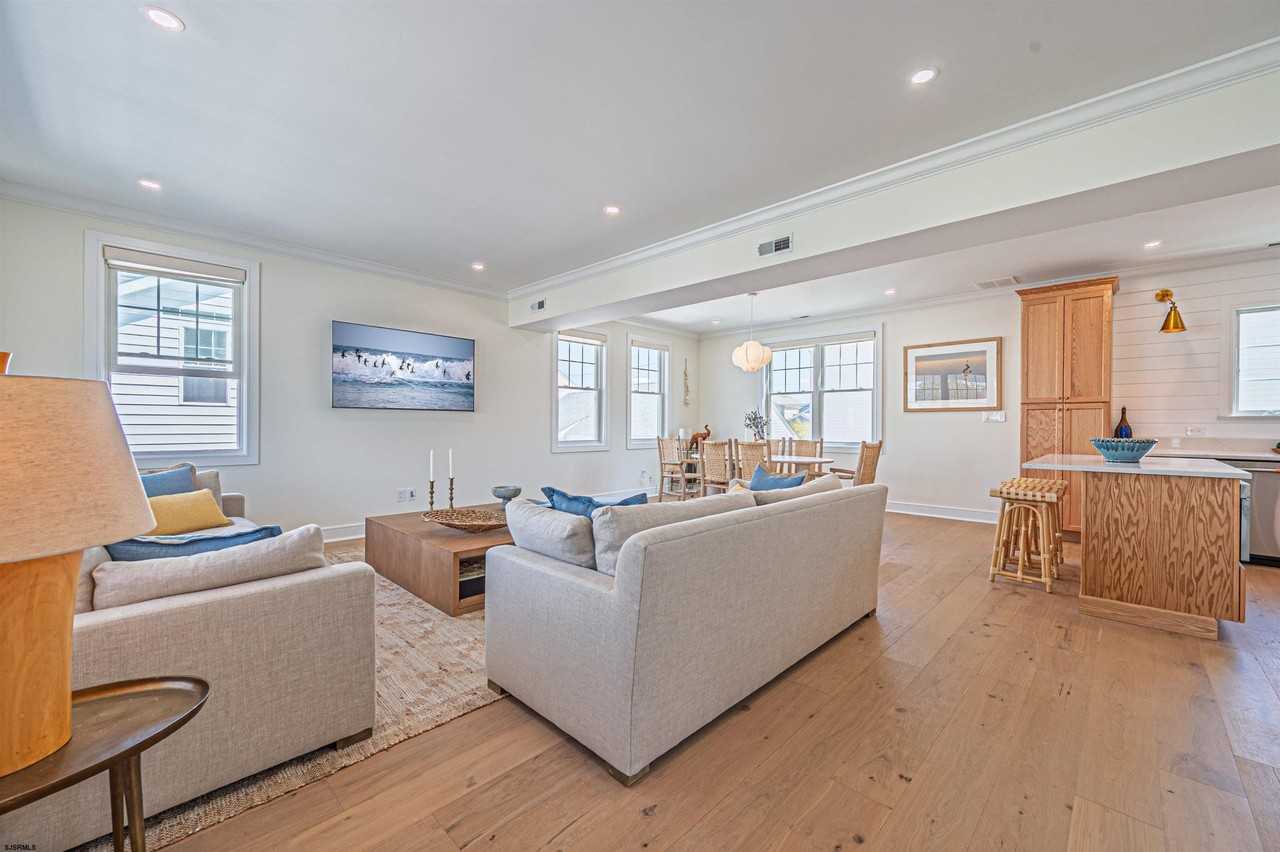 111 N Belmont Ave - Photo 5 of 50