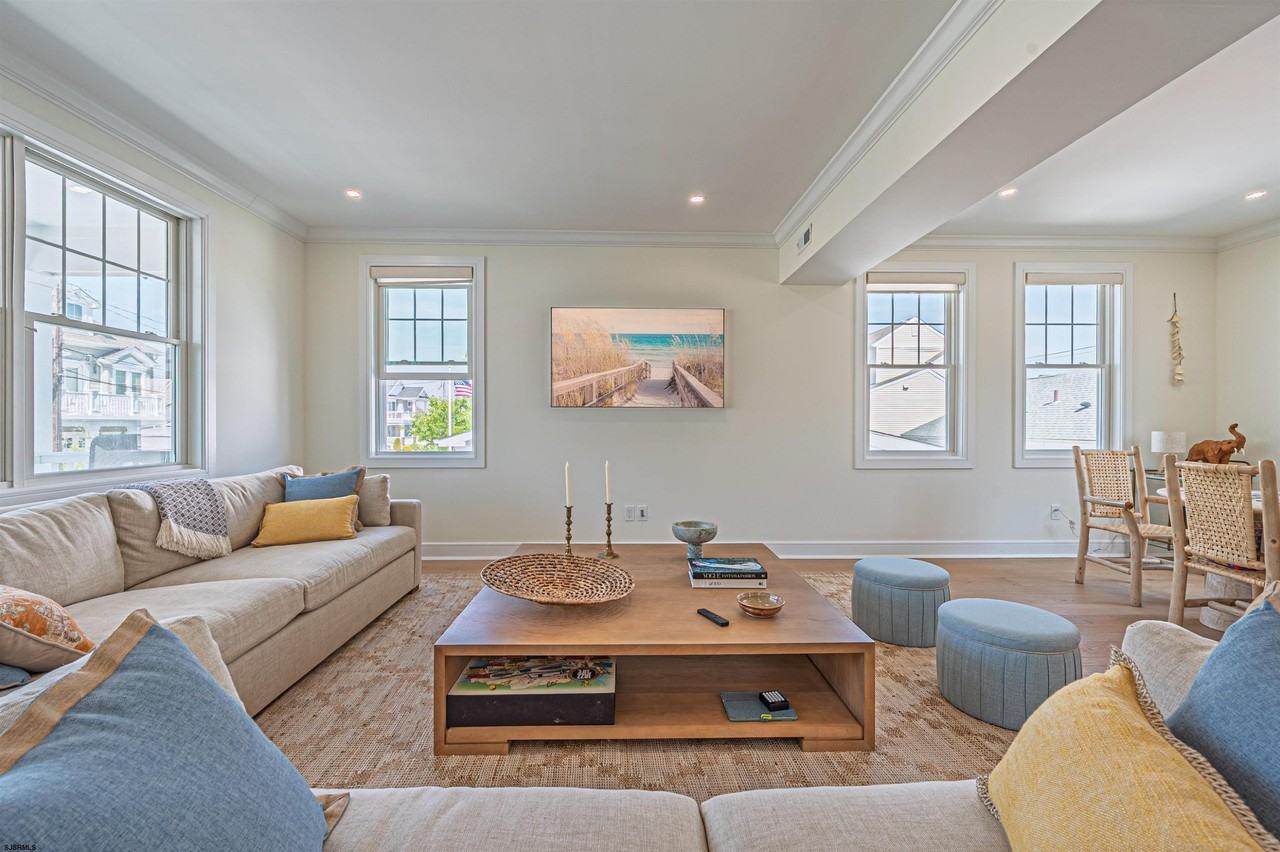 111 N Belmont Ave - Photo 6 of 50