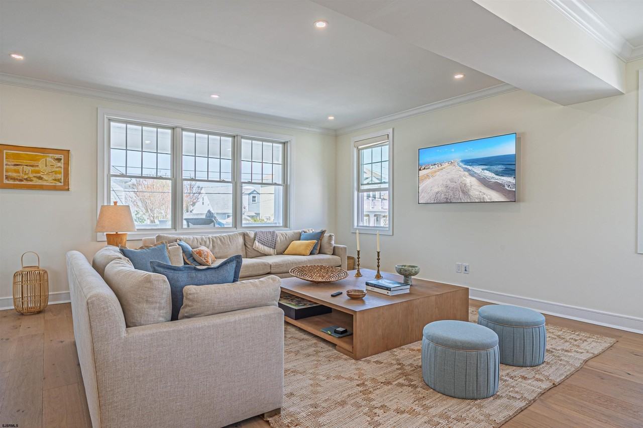 111 N Belmont Ave - Photo 7 of 50