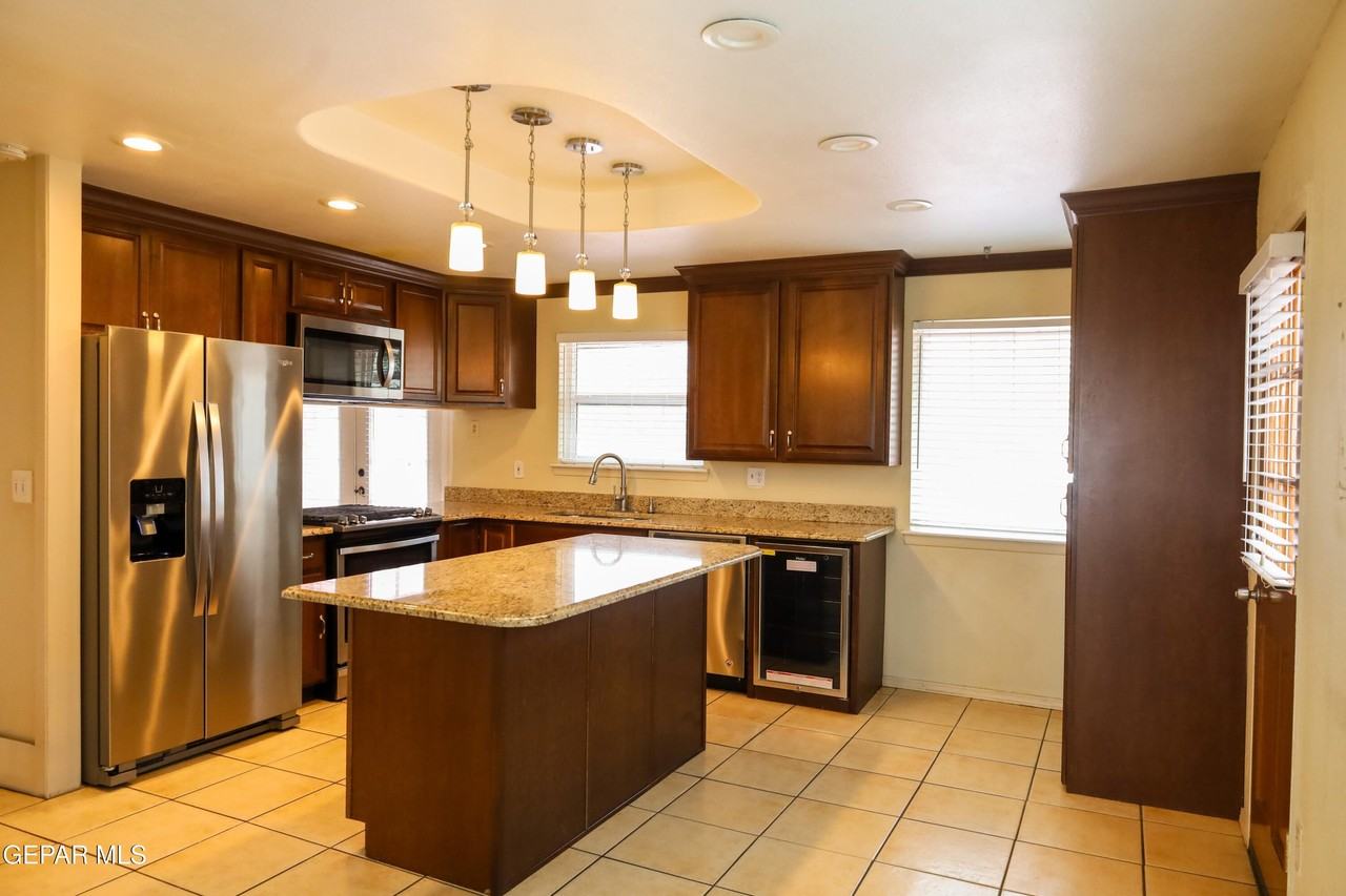 5822 Beaumont Pl - Photo 4 of 20