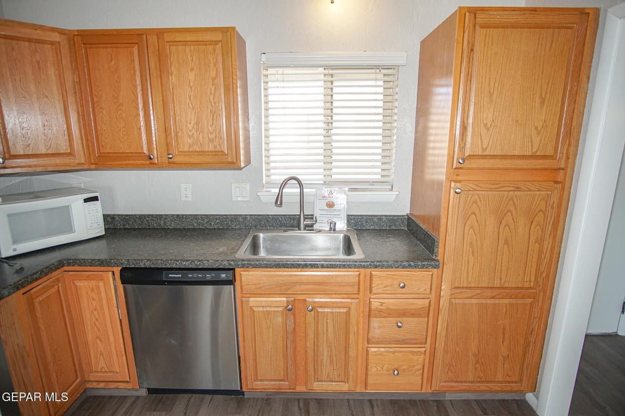 4433 North Stanton Street #507 - Photo 7 of 24