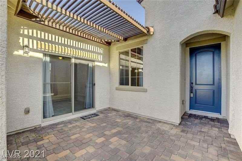 1062 N Water St - Photo 3 of 38