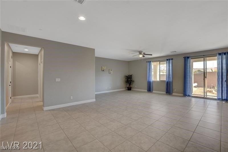 1062 N Water St - Photo 5 of 38