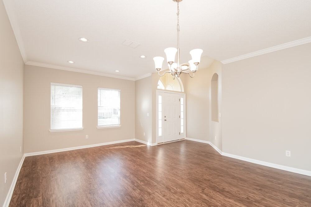 3092 Litchfield Dr - Photo 2 of 14