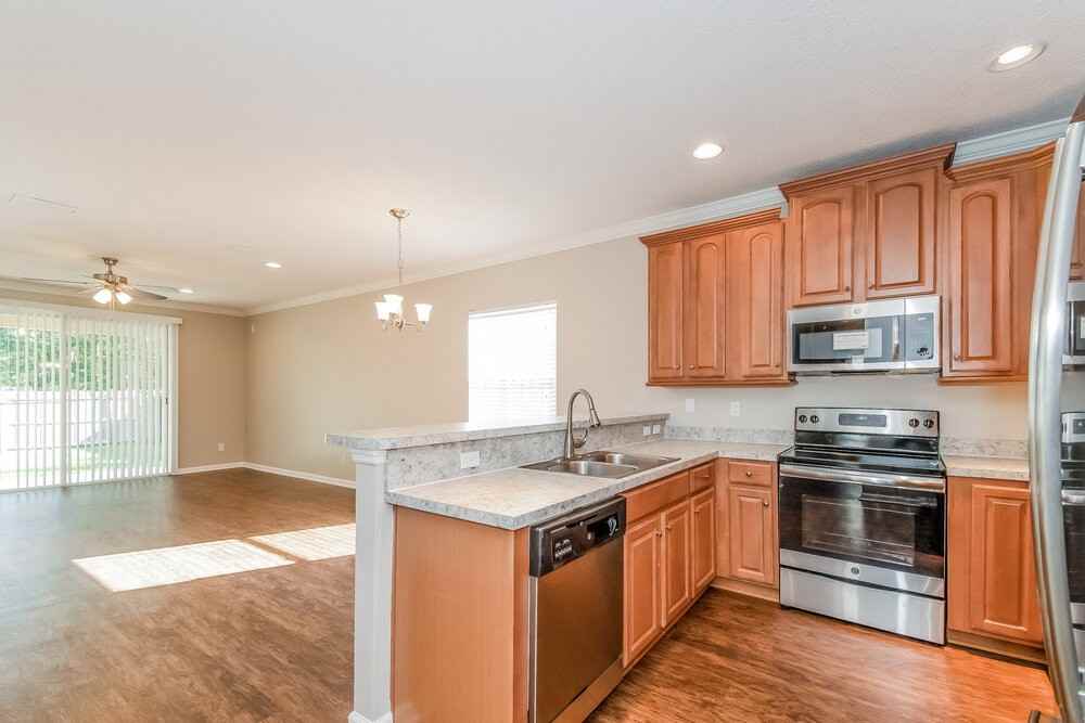 3092 Litchfield Dr - Photo 5 of 14