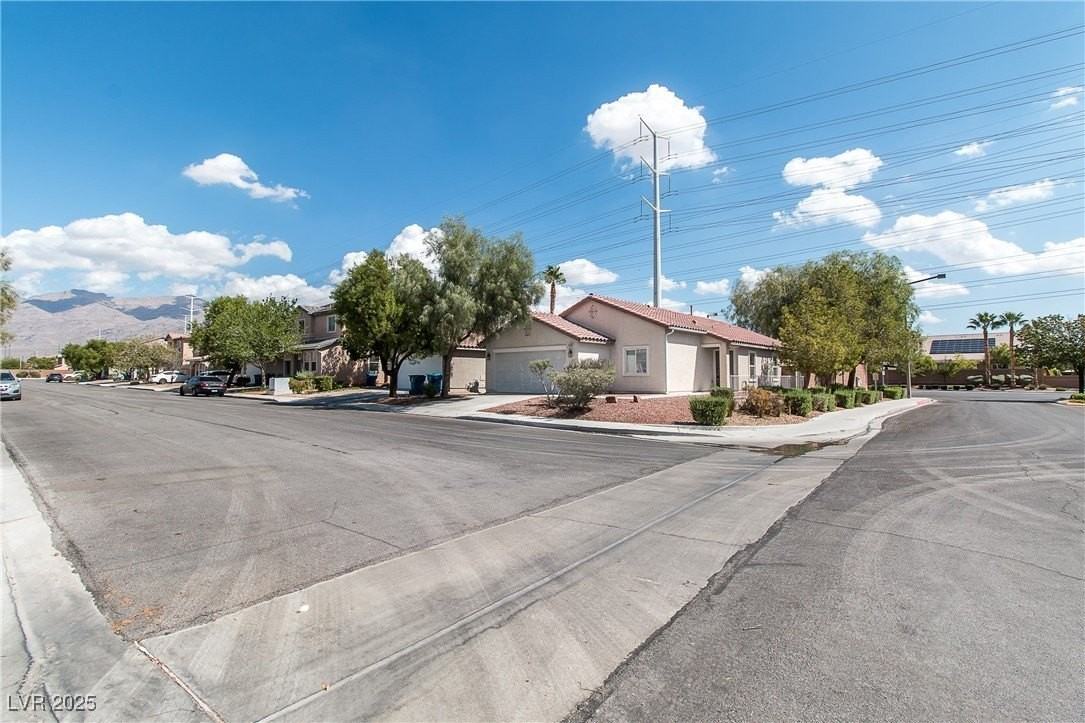 8200 Calico Wind St - Photo 2 of 36