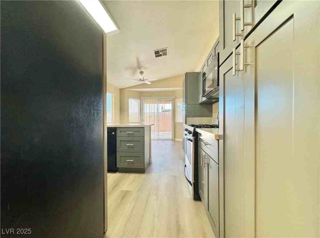 1009 Torington Dr - Photo 7 of 40