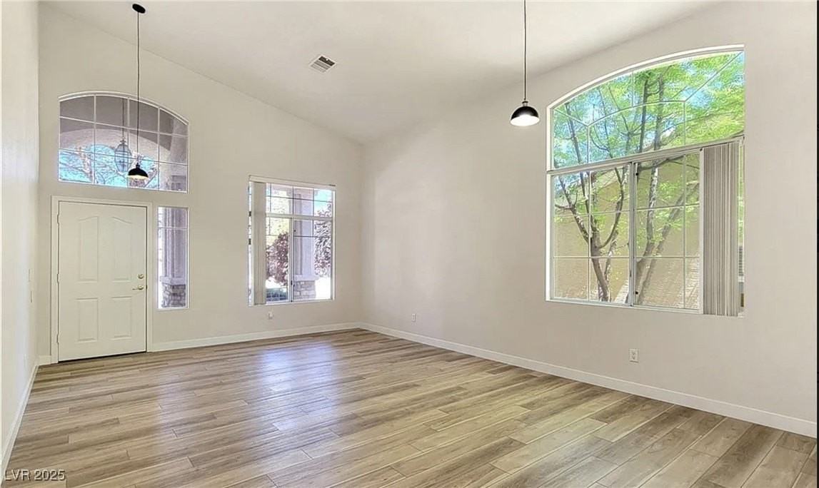 24 Staghorn St - Photo 3 of 34