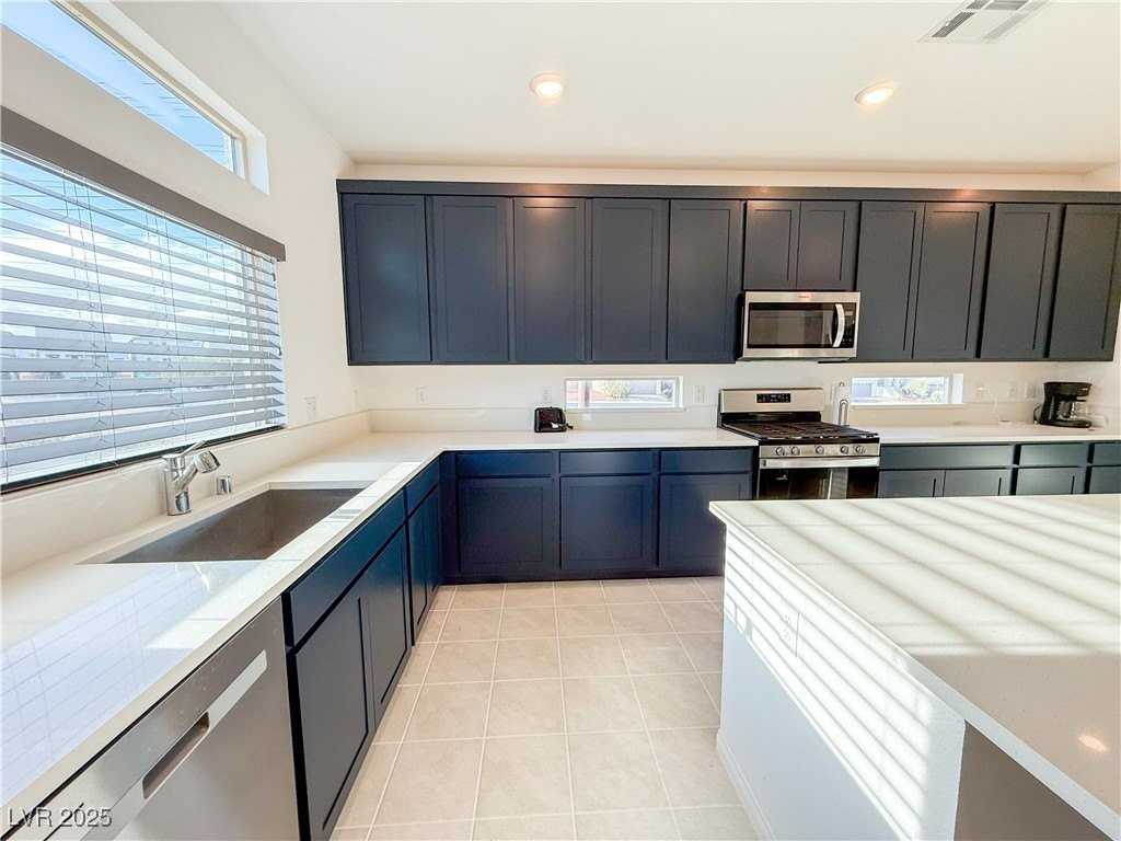 5899 Gossamer Stone Ct - Photo 4 of 32