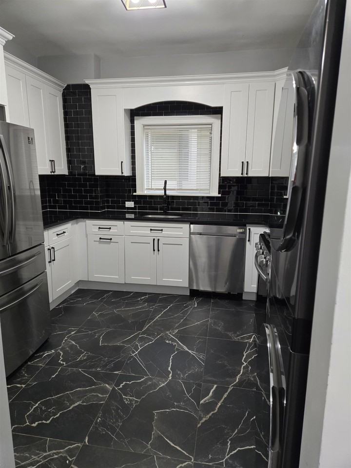 540 61st St #1 - Photo 5 of 16