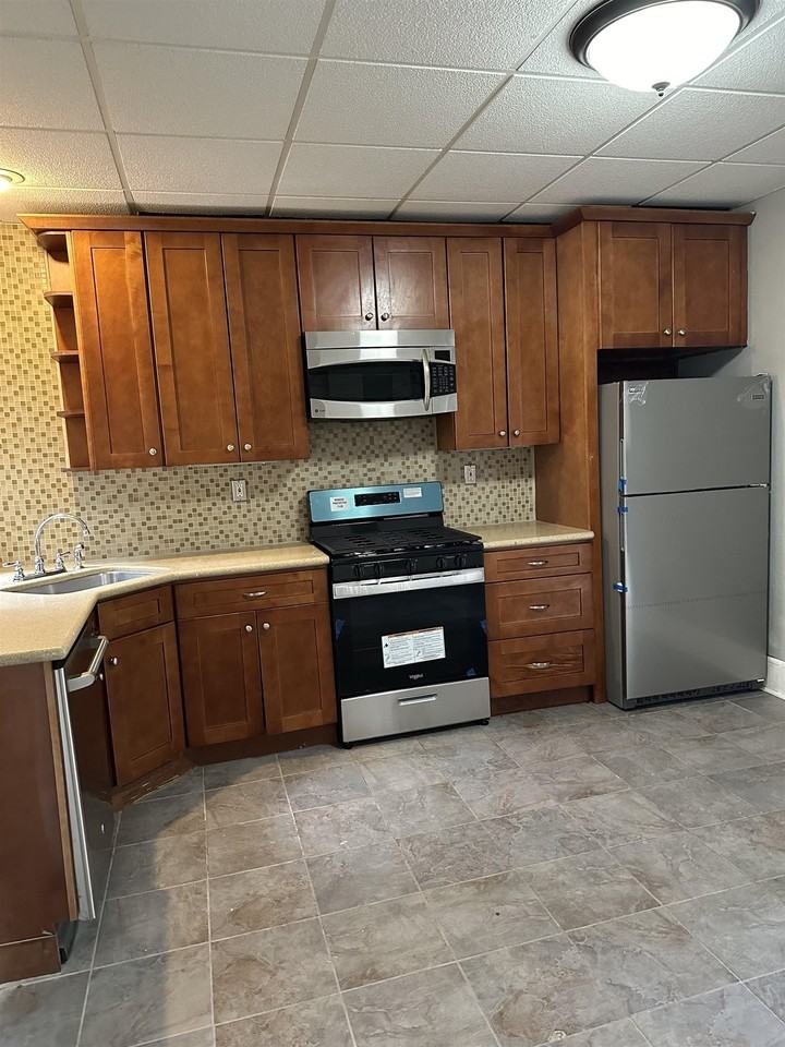 81 Newman Ave - Photo 2 of 13