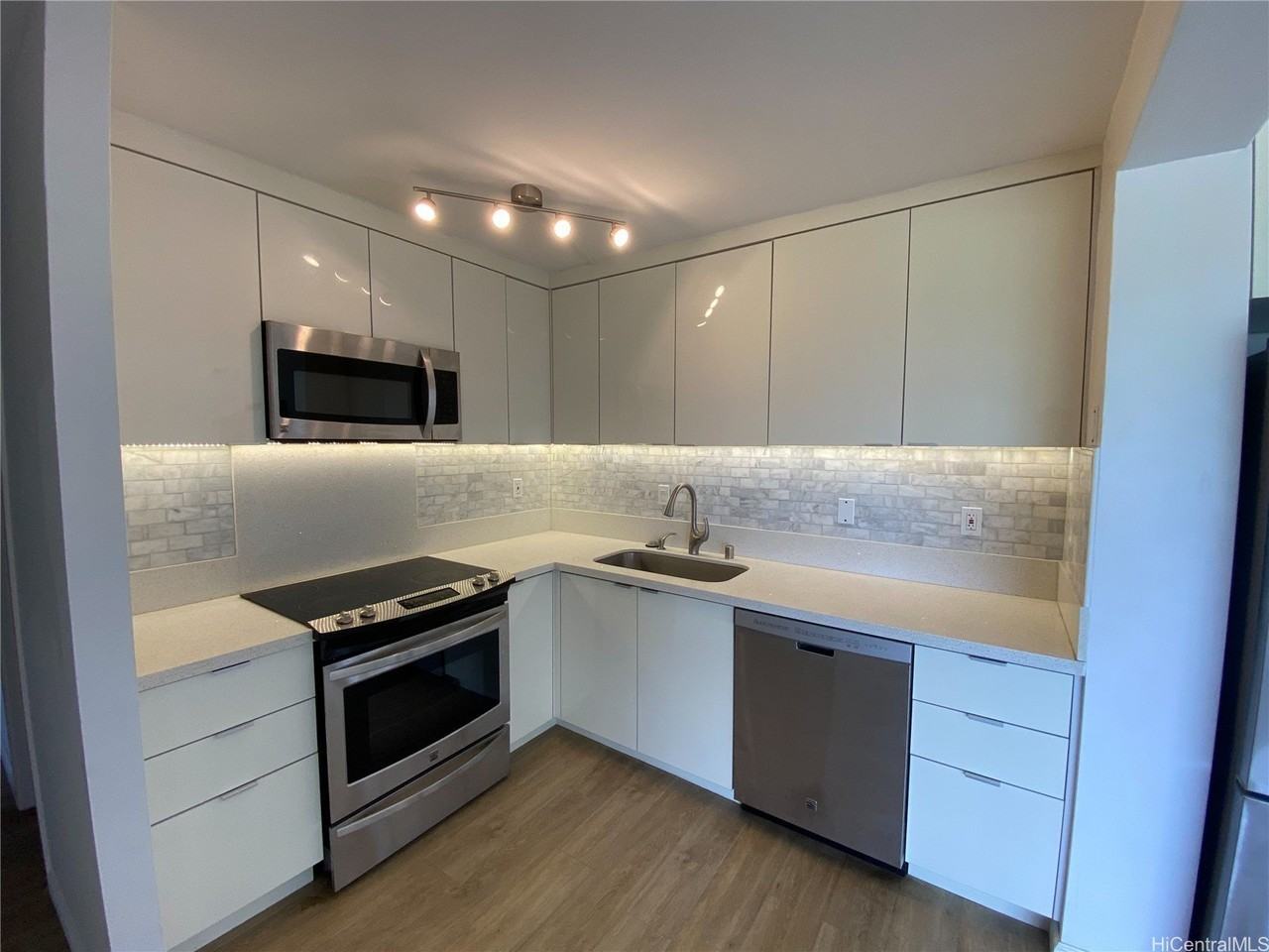 430 Keoniana St Apt 308 #308 - Photo 6 of 13