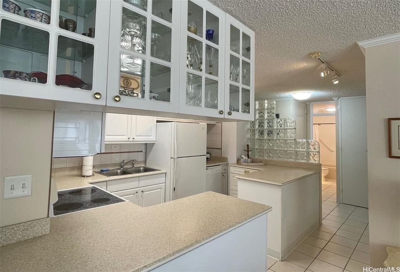 2415 Ala Wai Blvd Apt 1208 #1208 - Photo 4 of 13