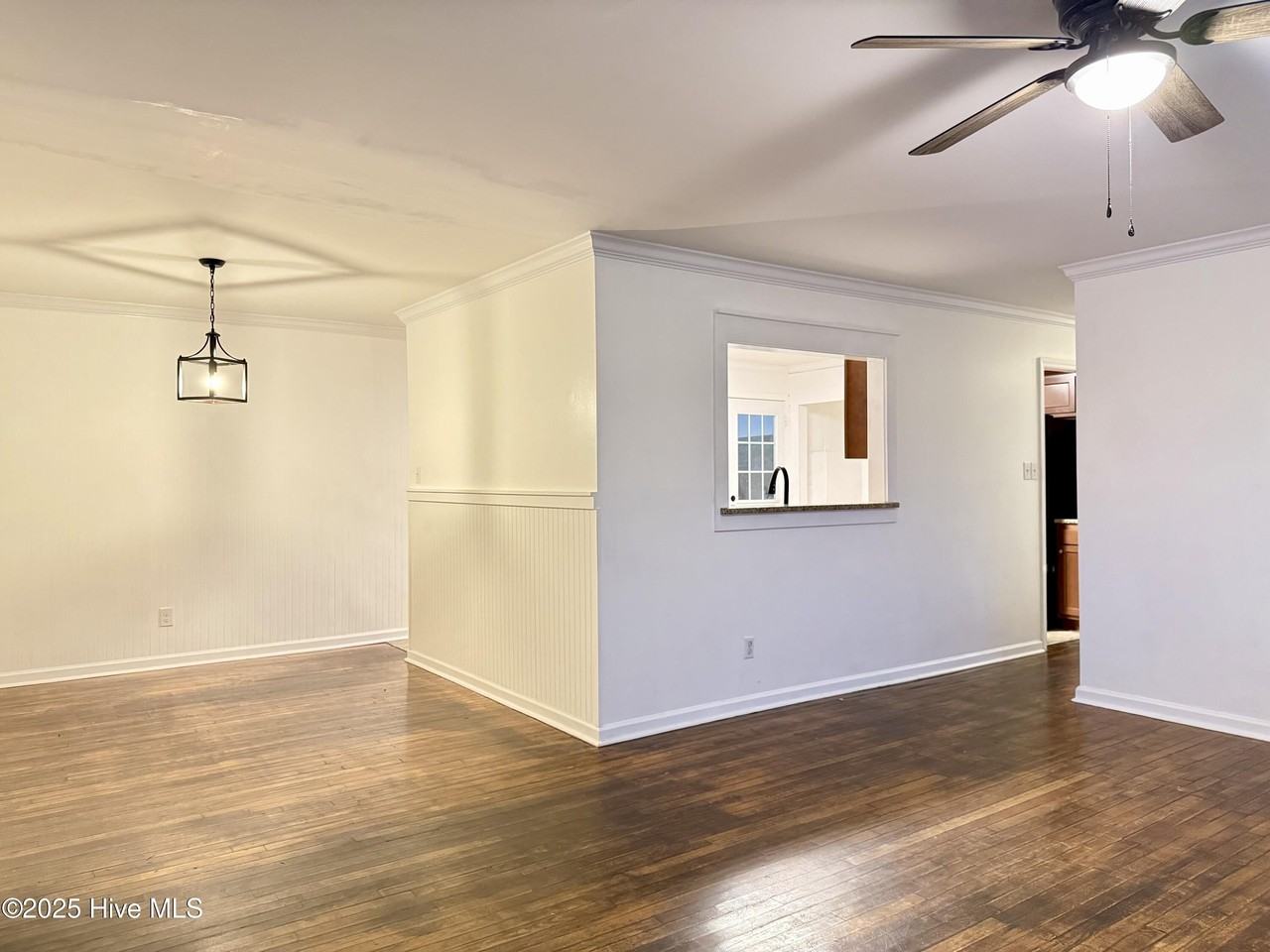 407 Seminole Trail - Photo 4 of 39