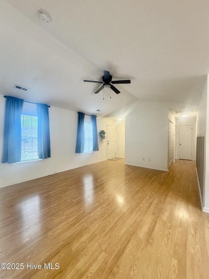 206 Red Carnation Dr - Photo 4 of 29