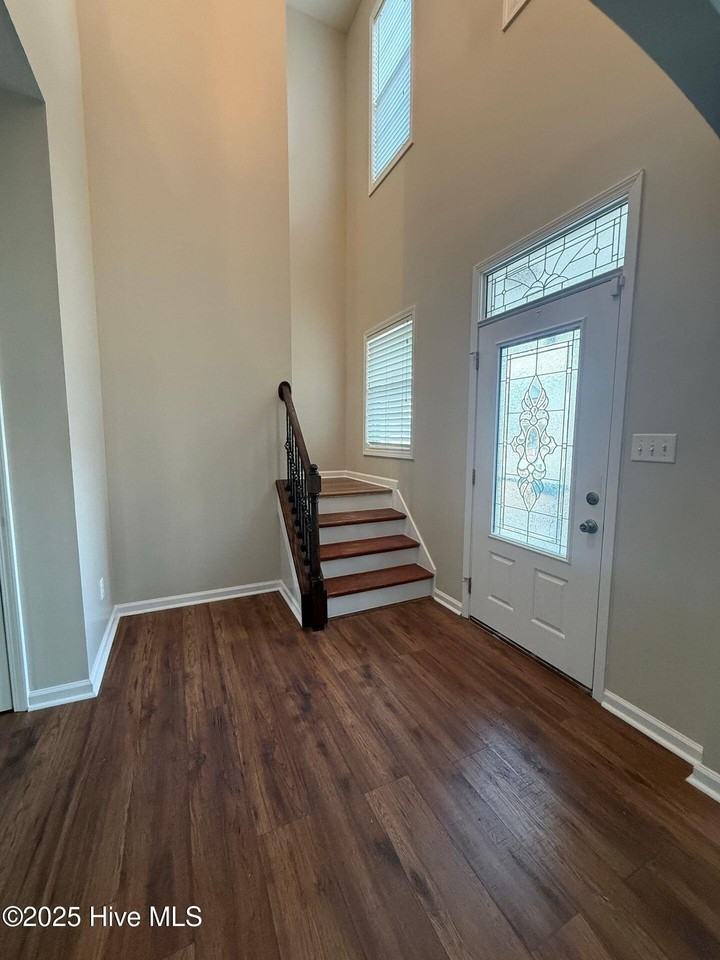 700 Stafford Ln - Photo 2 of 26