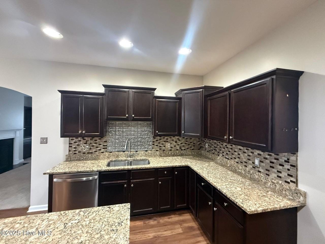 700 Stafford Ln - Photo 4 of 26