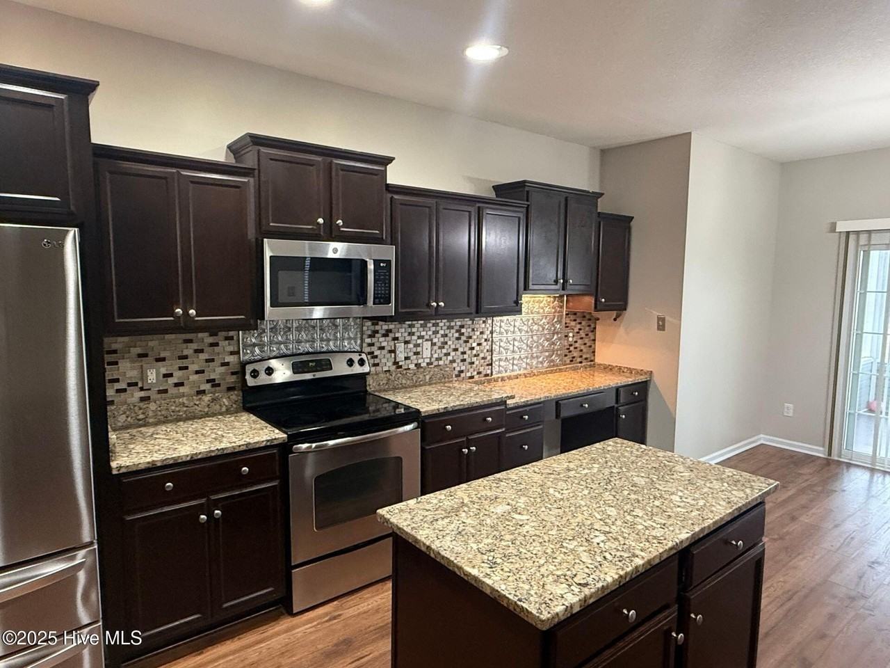 700 Stafford Ln - Photo 5 of 26