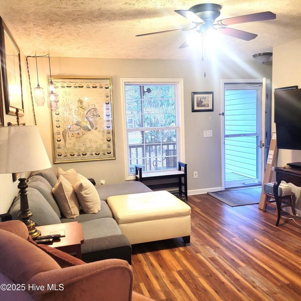 820 N Bennett St - Photo 5 of 36