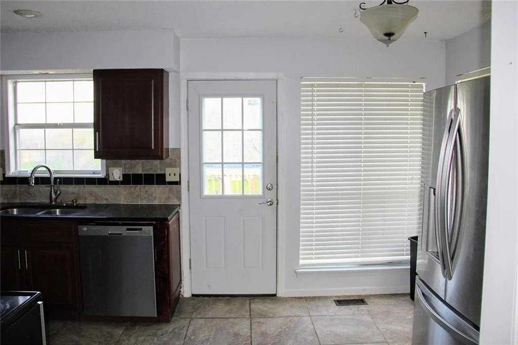 8005 W 149th St - Photo 5 of 16