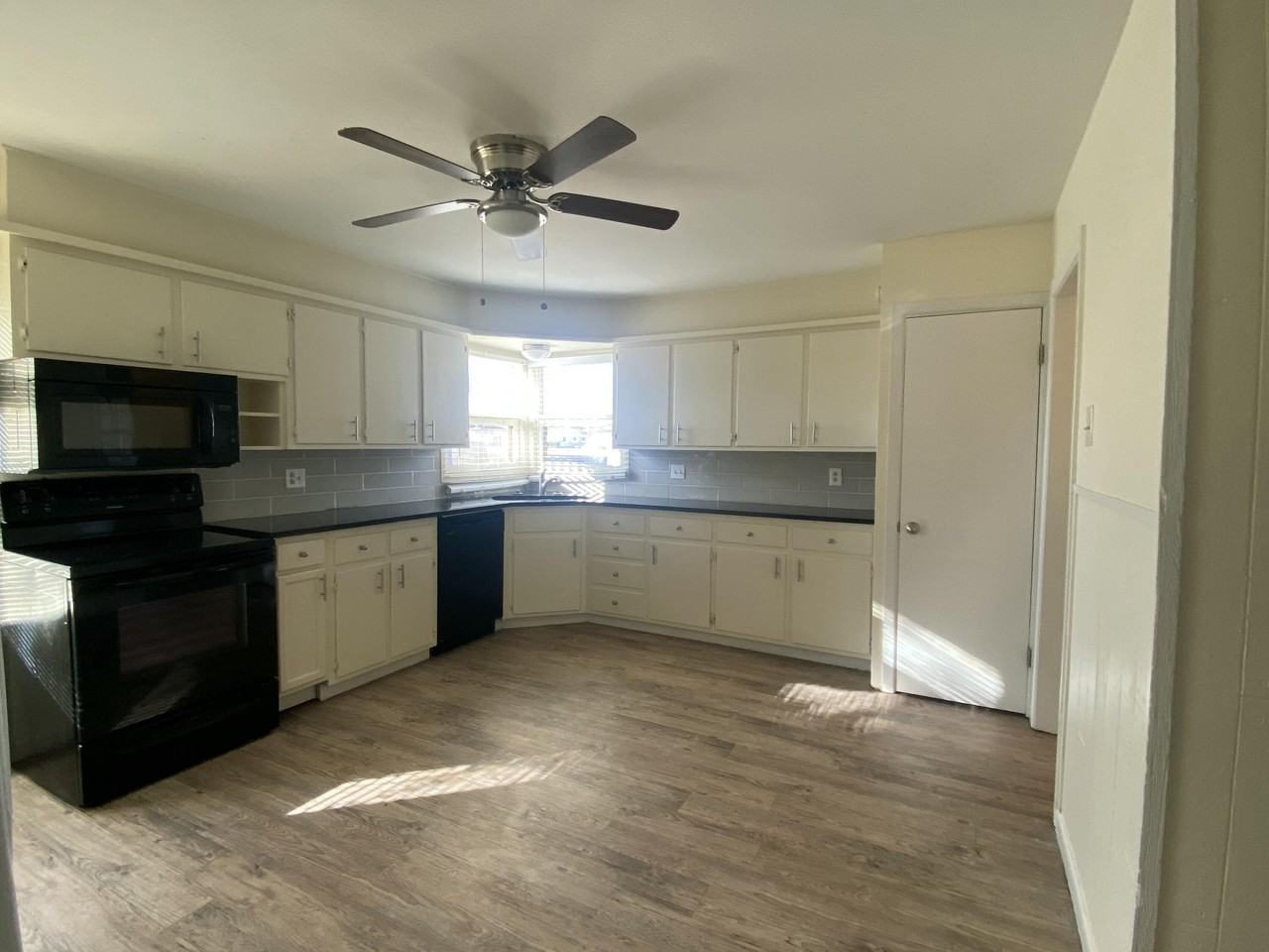 4319 40th St - Photo 3 of 28