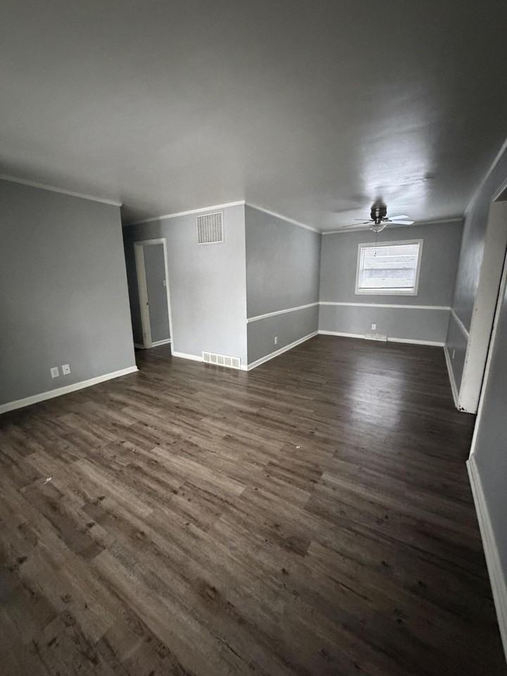 2060 Alexandria Dr - Photo 3 of 16