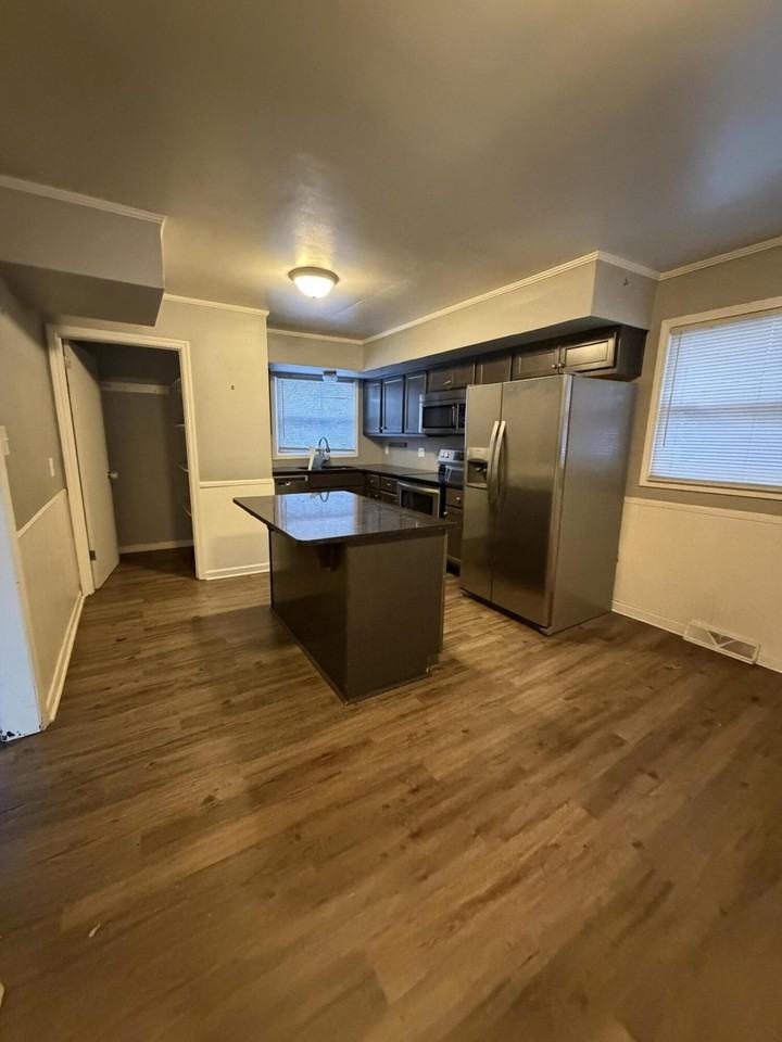 2060 Alexandria Dr - Photo 4 of 16