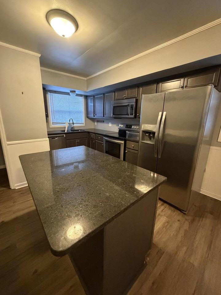 2060 Alexandria Dr - Photo 5 of 16