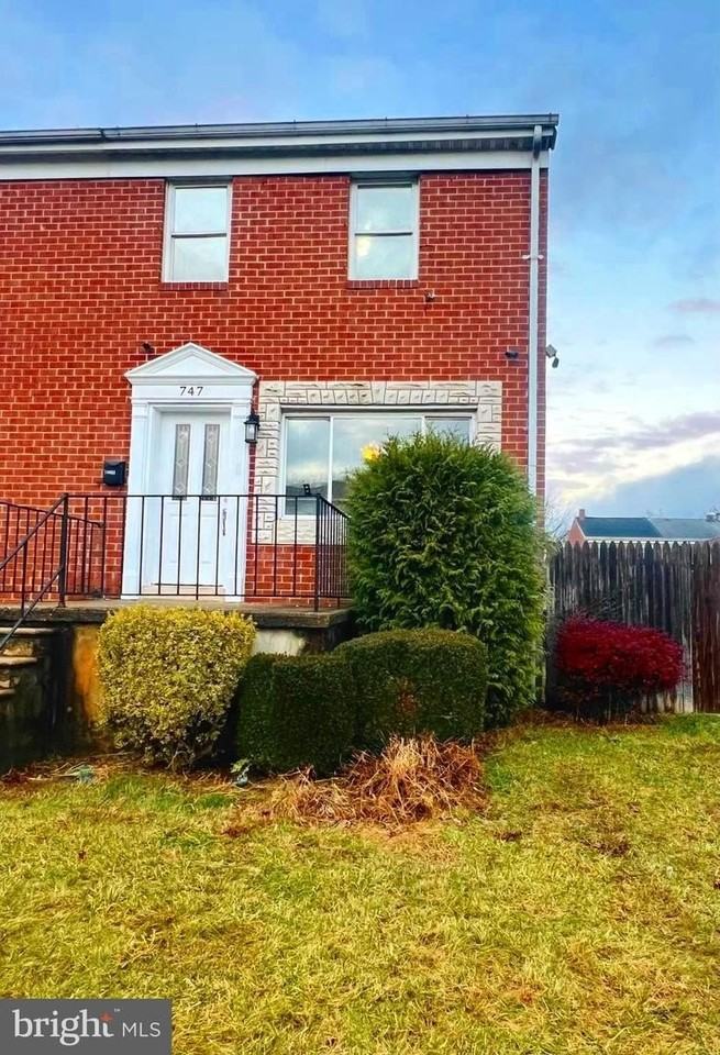 747 Seawall Rd - Photo 2 of 37