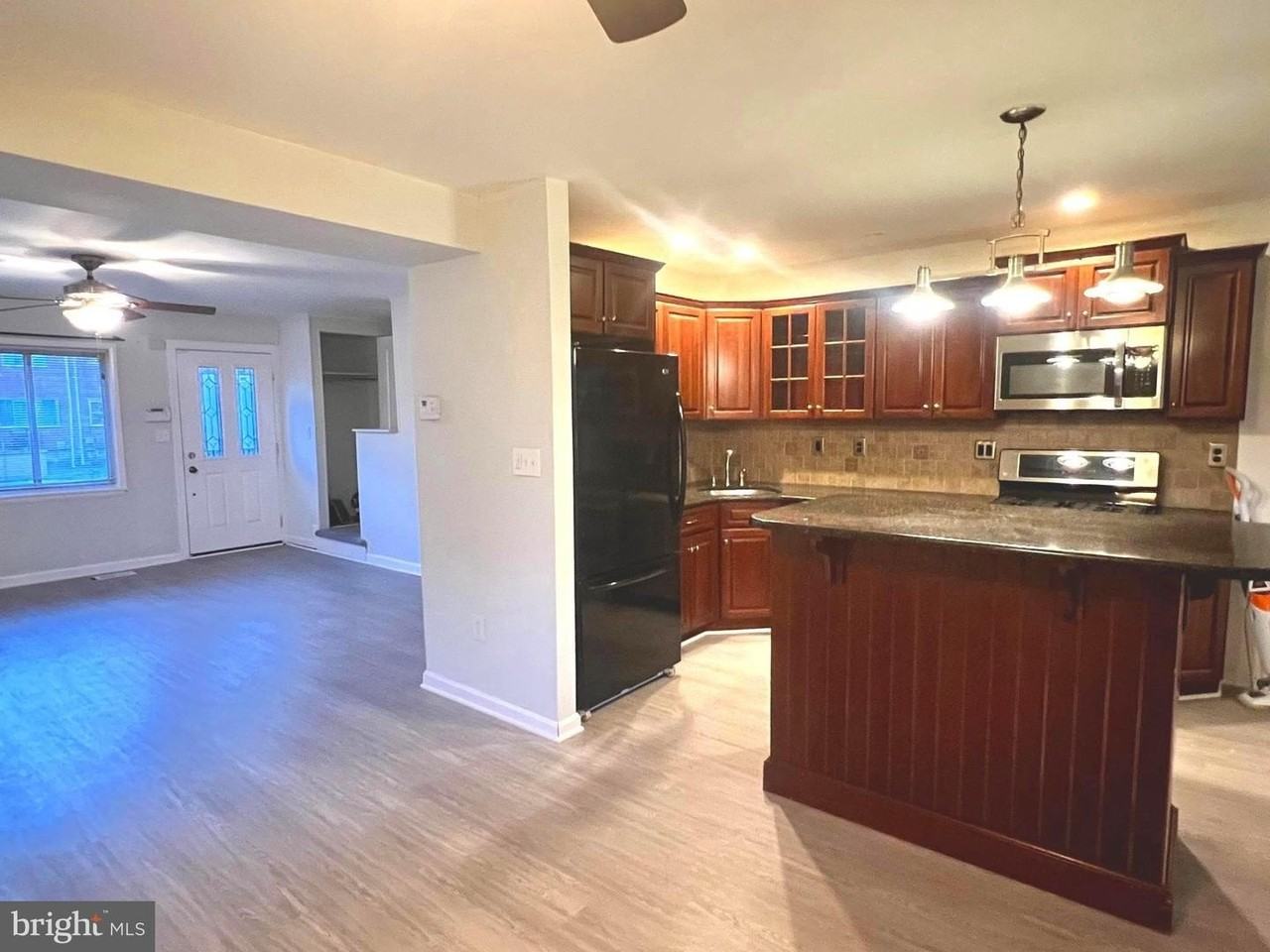 747 Seawall Rd - Photo 4 of 37