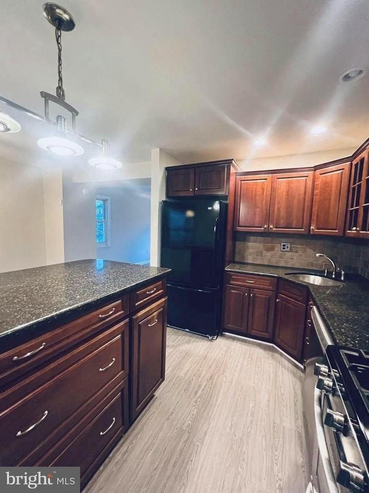 747 Seawall Rd - Photo 5 of 37