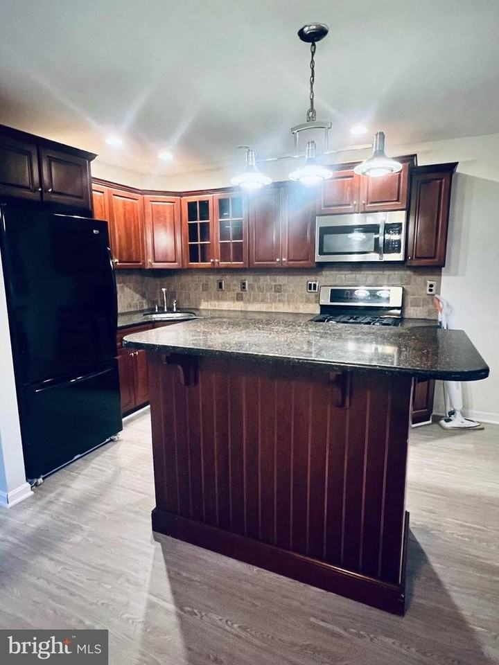 747 Seawall Rd - Photo 6 of 37