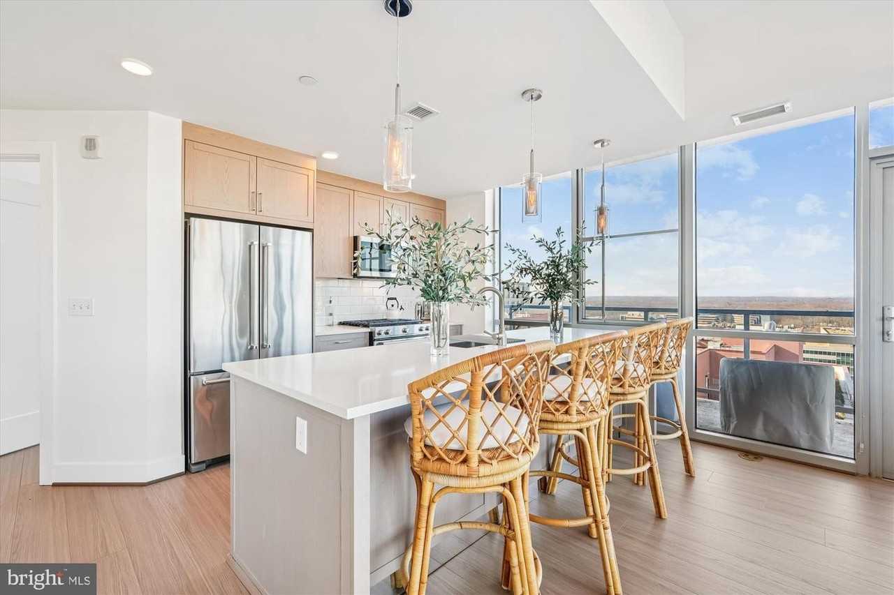 930 Rose Avenue - Photo 4 of 50