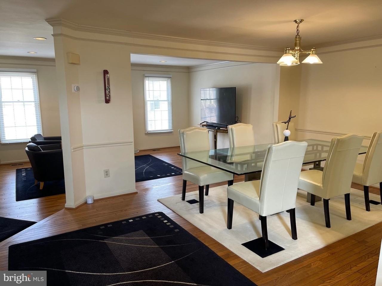 10926 Bloomingdale Dr - Photo 7 of 38