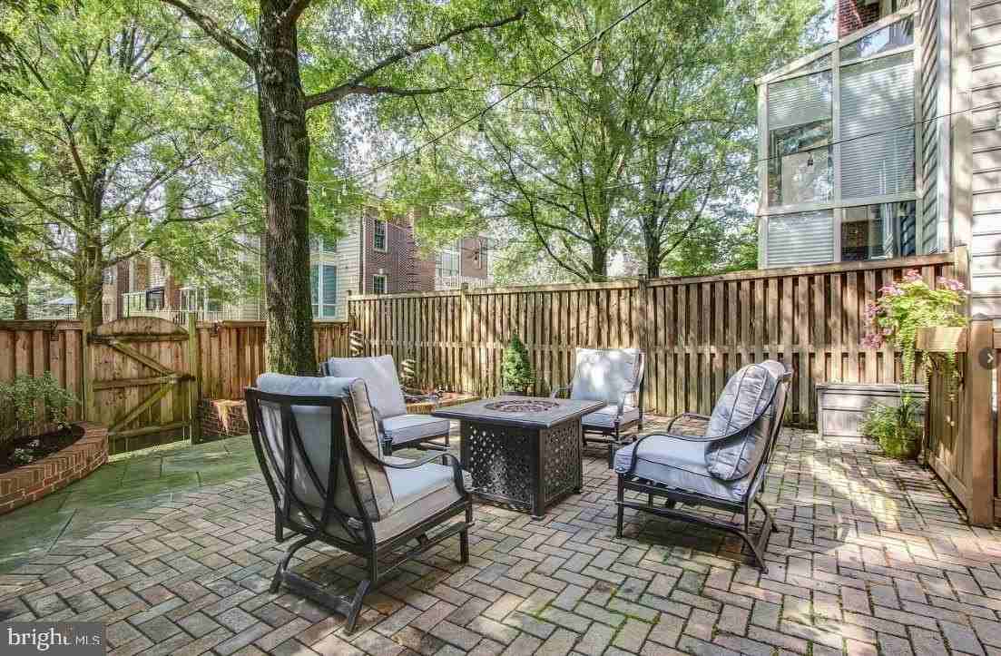 9936 Foxborough Cir - Photo 2 of 18