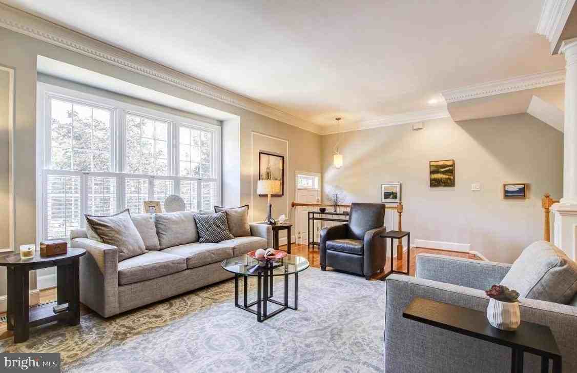 9936 Foxborough Cir - Photo 3 of 18