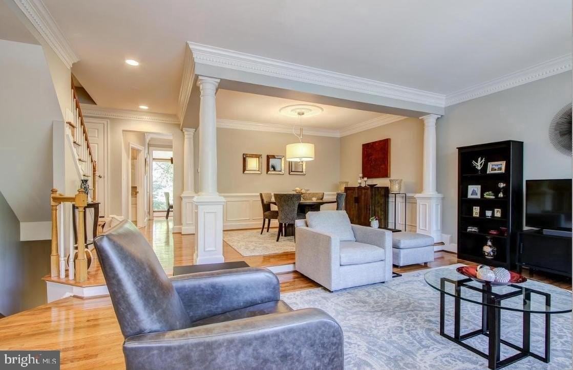 9936 Foxborough Cir - Photo 4 of 18