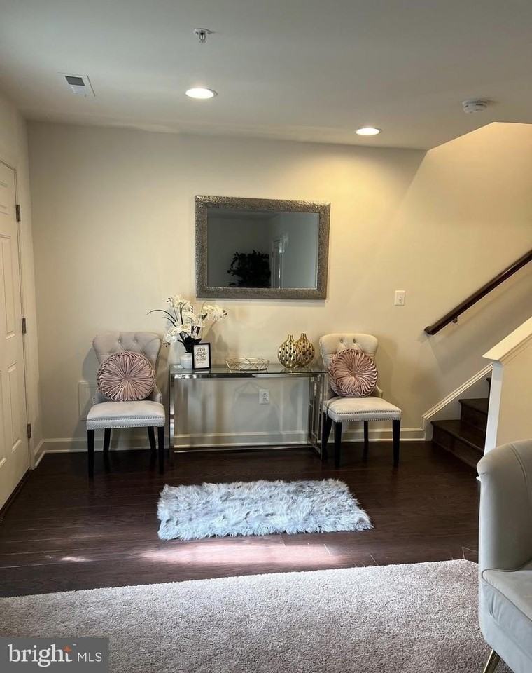 7310 Wood Pond Cir - Photo 2 of 10