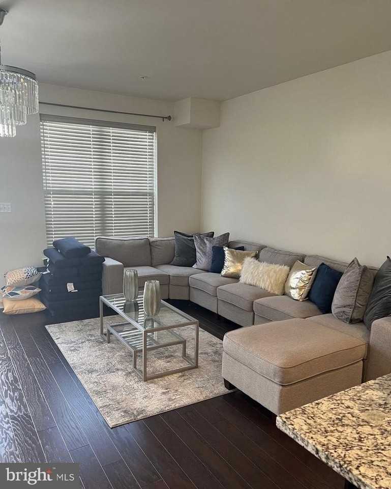 7310 Wood Pond Cir - Photo 4 of 10