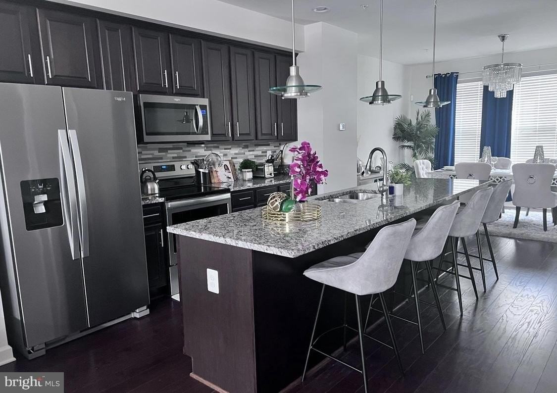 7310 Wood Pond Cir - Photo 7 of 10